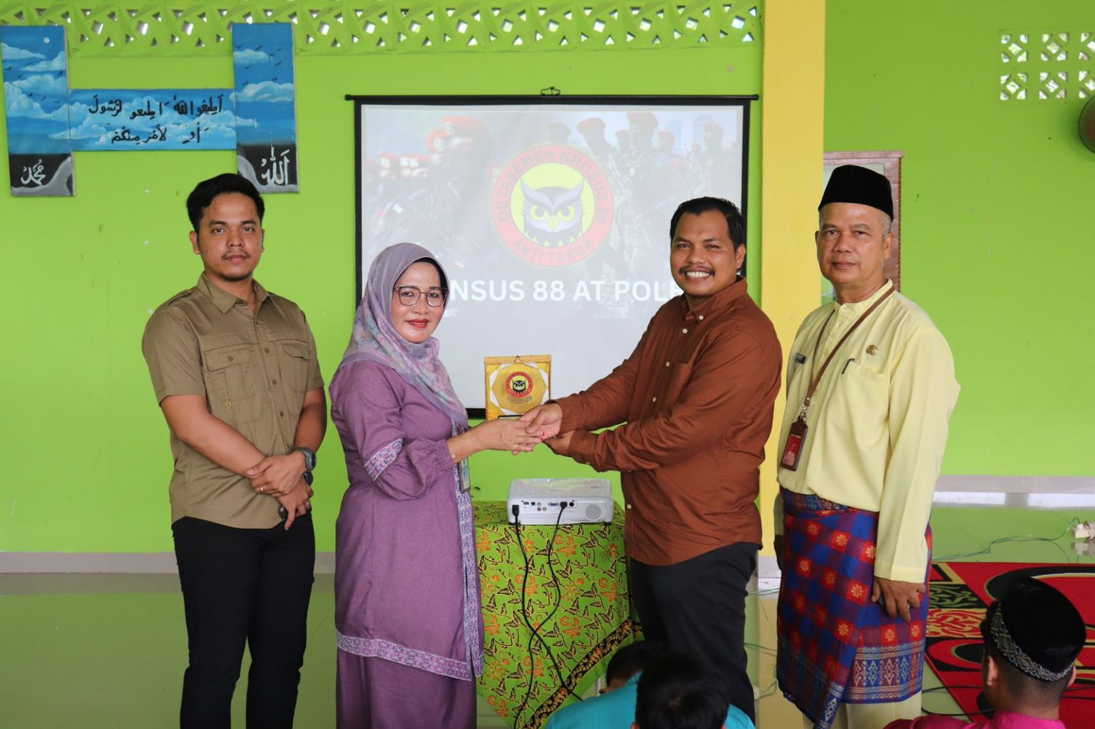 Densus 88 Anti Teror Mabes Polri Berikan Sosialisasi Pencegahan IRET di SMA 16 Pekanbaru